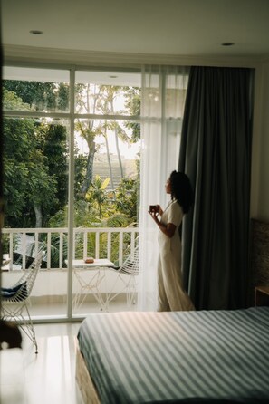 Double Room, 1 Queen Bed, Private Bathroom, Garden View | Desk, laptop workspace, free WiFi - Mahamustika Riverside (Canggu)