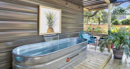 MidtownMidCenturyModern, FREE golfcart. Close to downtown, 3bds, 2baths. Office