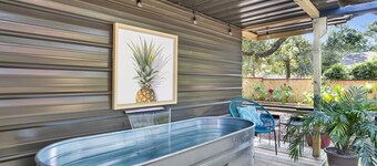 MidtownMidCenturyModern, FREE golfcart. Close to downtown, 3bds, 2baths. Office