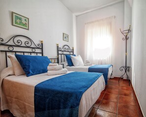 4 bedrooms, desk, iron/ironing board, bed sheets