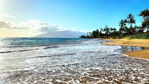 Beach nearby, sun-loungers, beach towels