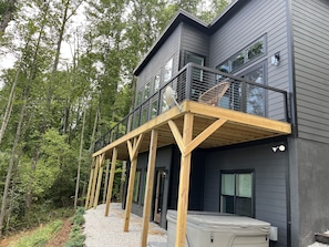 Exterior - Luxury Mountain Home with Hot Tub and Stunning Views (Bryson city)