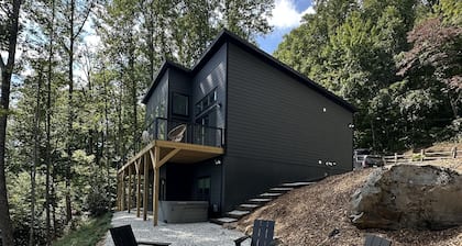 Luxury Mountain Home with Hot Tub and Stunning Views