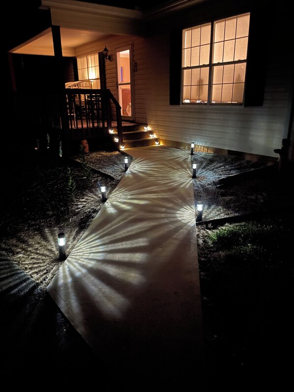 Property grounds - Avery's Creek - 4 Bedroom, 3 Bath Full House Rental with Deck & Hot Tub (Arden)