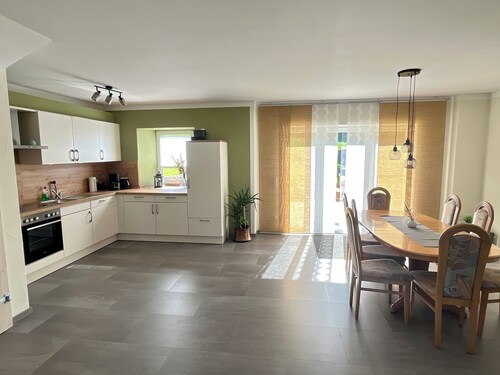 Gemütliche Ferienwohnung mit Blick auf Wald Wiesen und Dolomiten