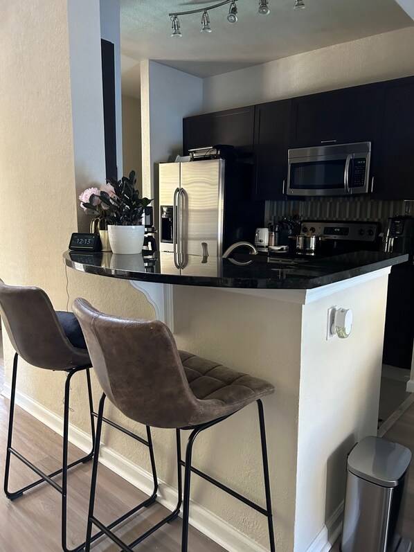 Kühlschrank, Mikrowelle, Ofen, Geschirrspüler