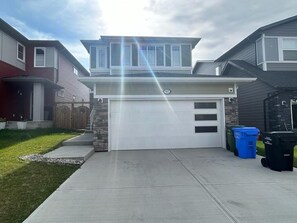 Exterior - Modern single family home with home office in basement. (Calgary)