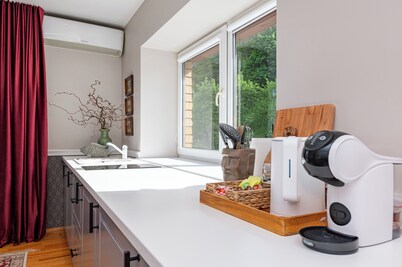 Cozy apartment by the river near old town