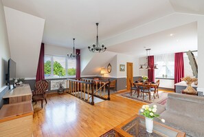 Flat-screen TV - Cozy apartment by the river near old town (Kaunas)