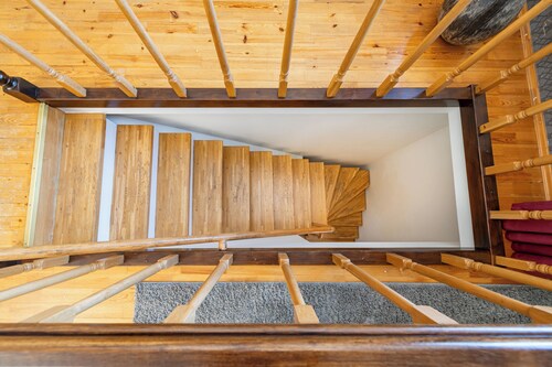 Cozy apartment by the river near old town