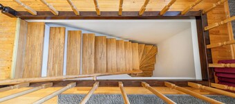 Cozy apartment by the river near old town