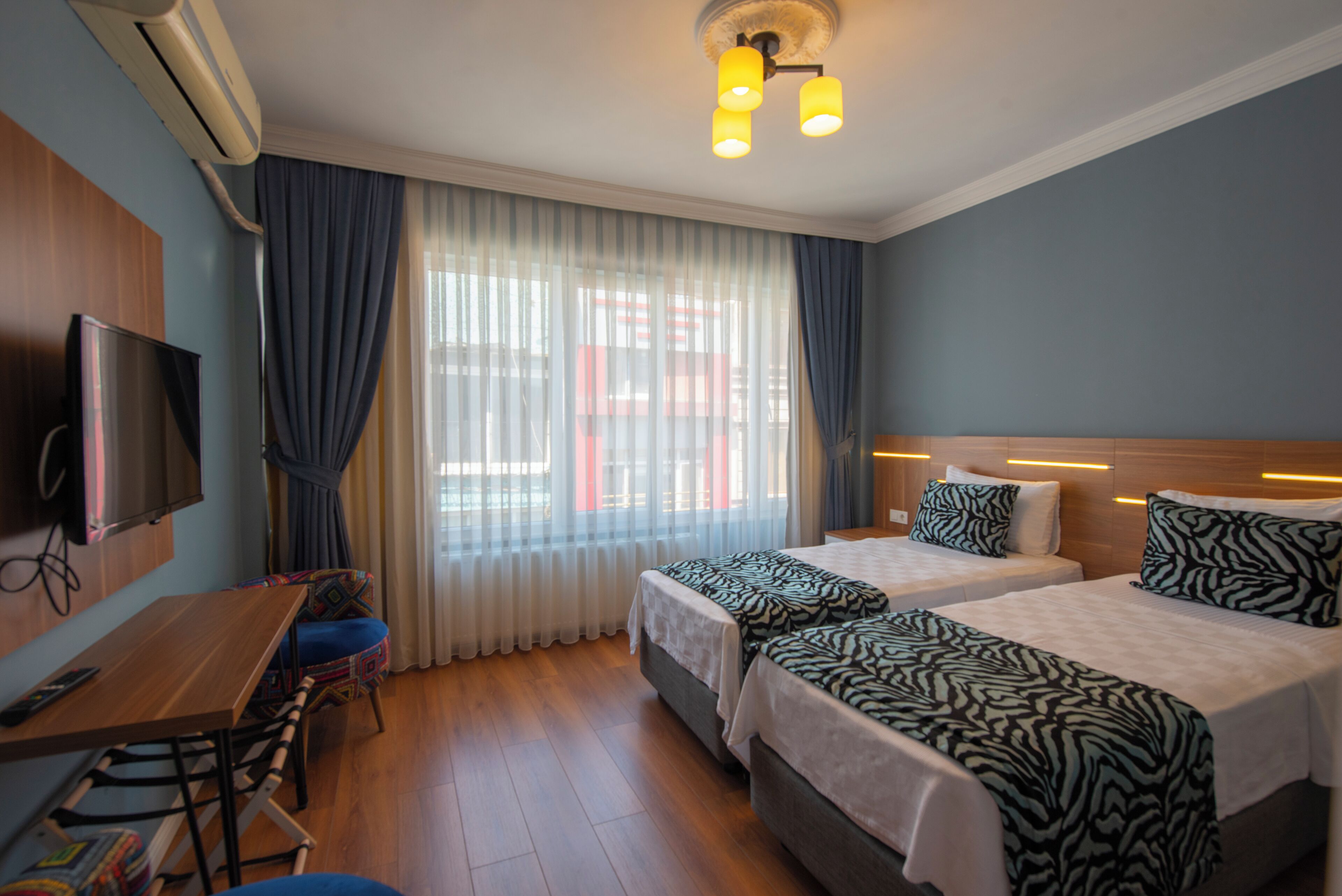 Deluxe Suite | 1 bedroom, premium bedding, in-room safe, individually decorated