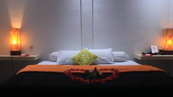 3 bedrooms, in-room safe, desk, free WiFi