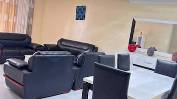 32-inch LED TV with cable channels, fireplace, heated floors