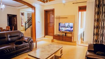 32-inch LED TV with cable channels, fireplace, heated floors