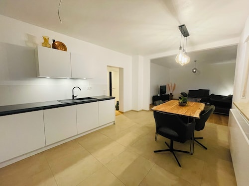 Moderne Ferienwohnung mit Großer Terrasse im Fränkischen Seenland