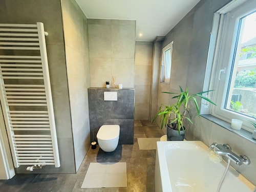 Moderne Ferienwohnung mit großer Terrasse im Fränkischen Seenland