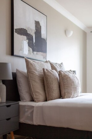 1 bedroom, iron/ironing board, free WiFi, bed sheets - 1 Bed Flat with Balcony in Dalston (London)