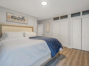 2 bedrooms, iron/ironing board, free WiFi, bed sheets - Urban Nest 7 mins from Edmonton downtown <br> (Edmonton)