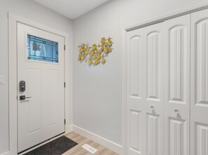 Interior - Urban Nest 7 mins from Edmonton downtown <br> (Edmonton)