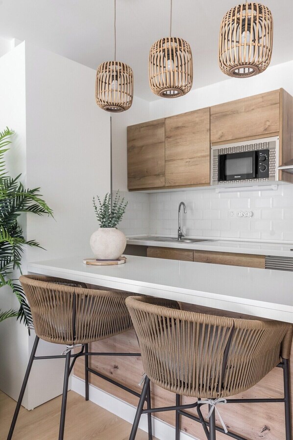 Microwave, oven, stovetop, coffee/tea maker