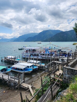 Premium bedding, down duvets, free WiFi, bed sheets