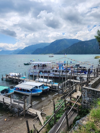 Ropa de cama de alta calidad, cubrecamas, wifi gratis y ropa de cama