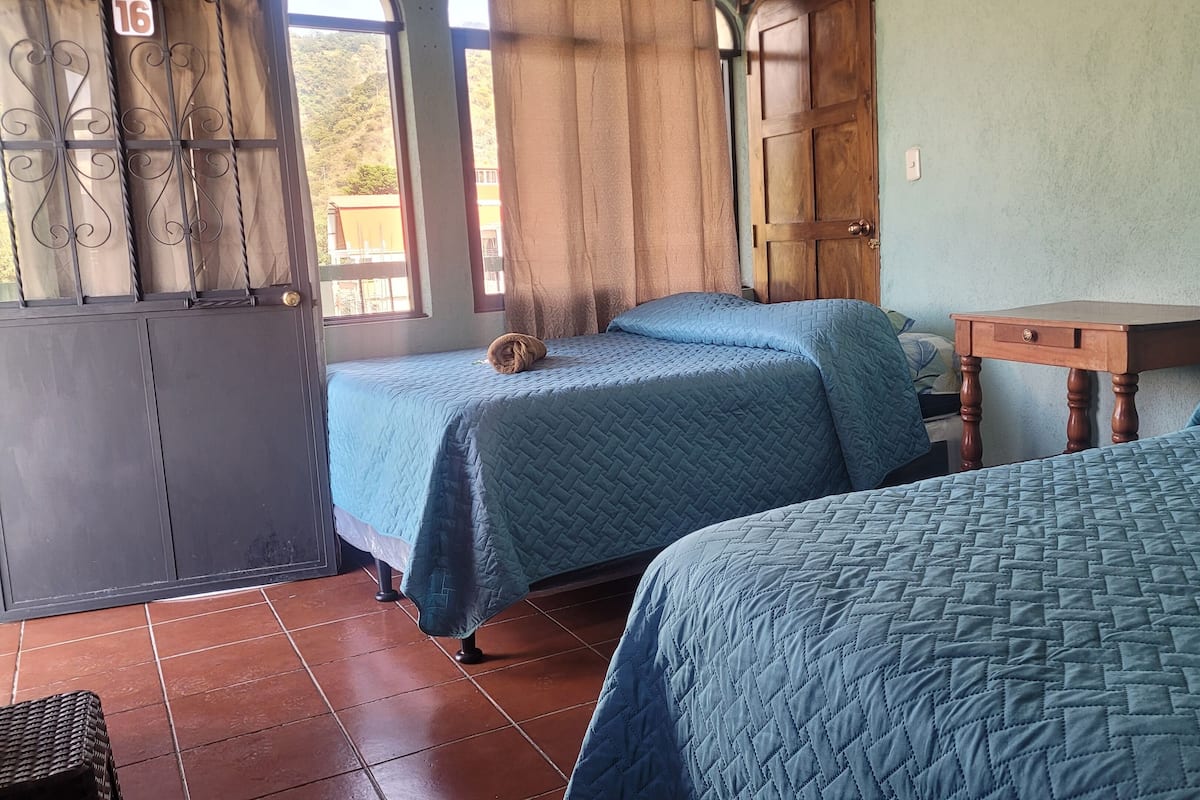 Premium bedding, down duvets, free WiFi, bed sheets