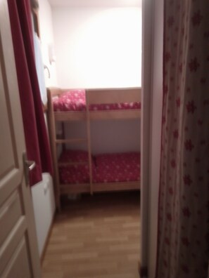 2 camere, culla da viaggio