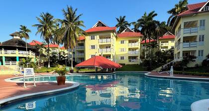 5mins To All Major AttractionsBeautiful, Centrally Located Home Away From Home!