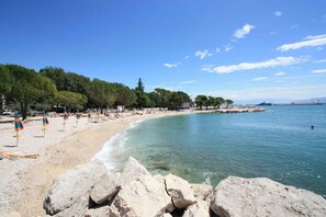 Una playa cerca