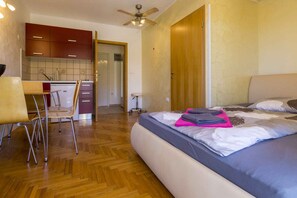 1 室のベッドルーム、WiFi