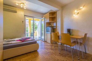 1 bedroom, WiFi - Studio near the beach (Crikvenica)