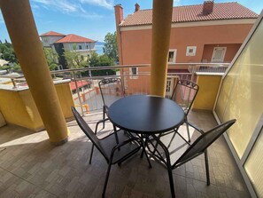 Outdoor dining - Studio near the beach (Crikvenica)