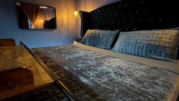 2 bedrooms, in-room safe, iron/ironing board, free WiFi