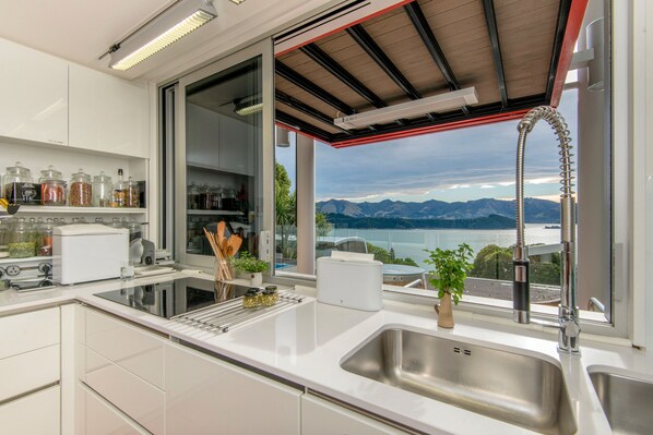 Fridge, dishwasher, coffee/tea maker, toaster