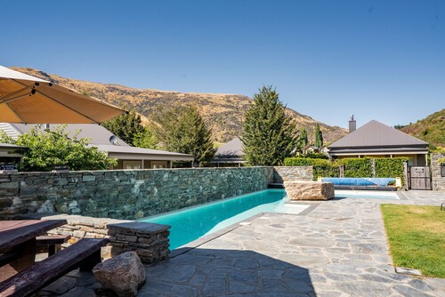 Gold Rush Chalet - Cardrona Holiday Home
