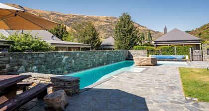 Gold Rush Chalet - Cardrona Holiday Home