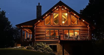 Beautiful 5 bdrm lakefront log cabin - under 1hr from Mpls!