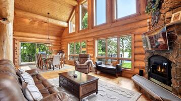 Smart-TV, Kamin, Bücher