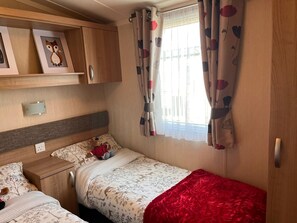 Chalet, Multiple Beds | 3 bedrooms, iron/ironing board, free WiFi, bed sheets - Impeccable 3-bed Caravan on Butlins Skegness (Skegness)