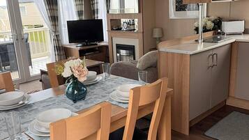 Chalet, Multiple Beds | Dining