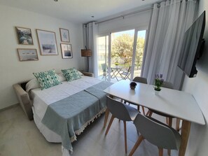 1 غرفة نوم ومكواة/لوح كي وسرير سفر وواي فاي