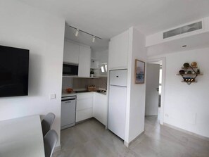 Fridge, microwave, dishwasher, coffee/tea maker