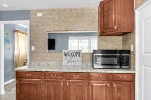 Interior - Cozy Retreat in Cincinnati by RedAwning (Cincinnati)