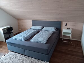 3 soverom, skrivebord, wi-fi og sengetøy