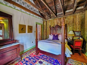 5 bedrooms, desk, iron/ironing board, free WiFi