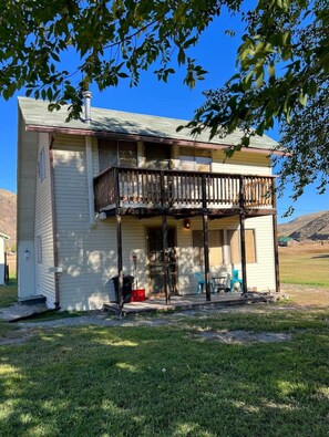 Exterior - Goldbug Hot Springs Getaway, Cozy Cabin Great for Hot Springs, Fishing & Hunting! (Salmon)