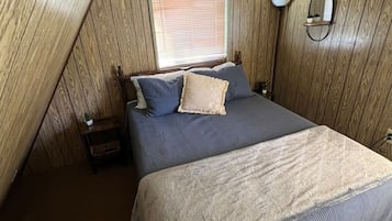 1 bedroom, desk, WiFi, bed sheets