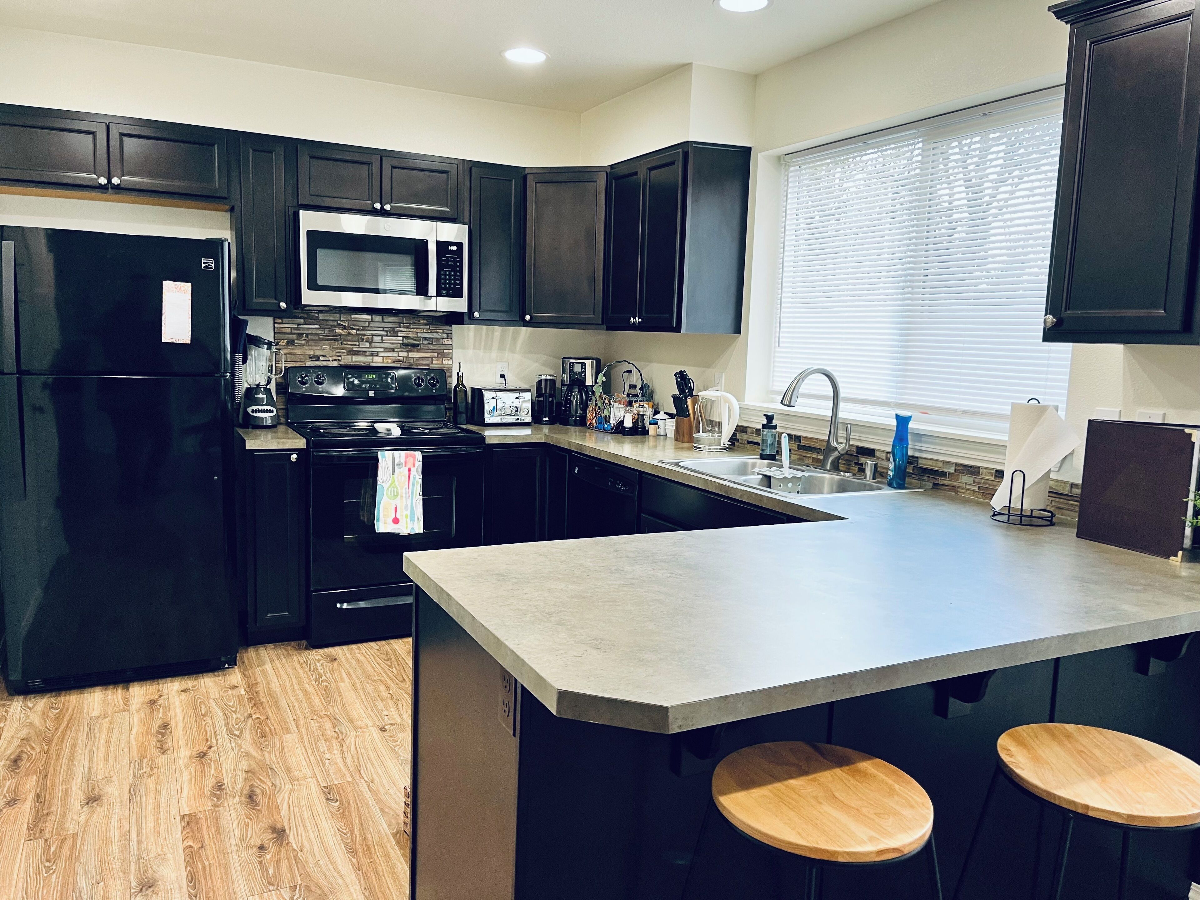 冰箱、微波炉、烤箱、炉灶